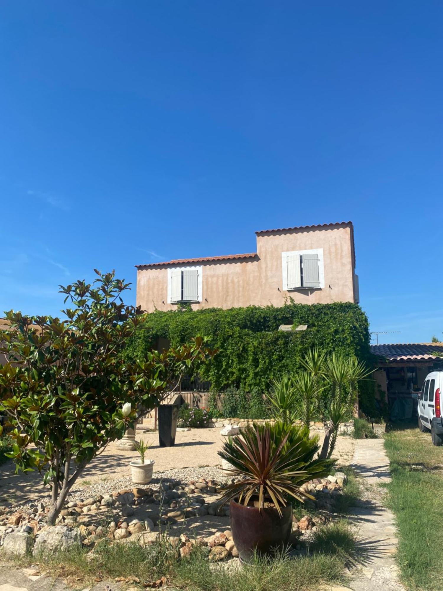 Belle Maison Piscine Villa